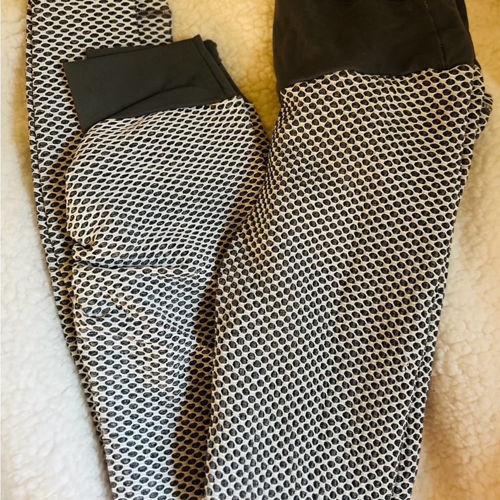 2 Pair Scrunch Butt Leggings